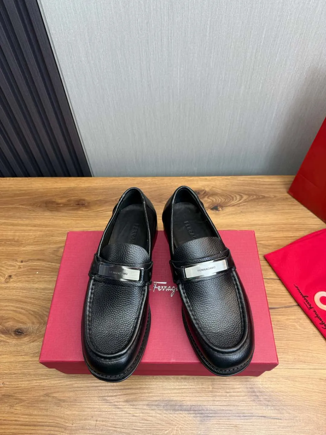 Men's shoes 💰880💰 Ferragamo. [Ferragamo] men's thick-soled loafers, the latest hot style, 1:1 original purchase quality, top quality, imported open-edge beaded cowhide leather on the upper, hand-made three-dimensional stitching highlights the round toe design, the inner foot pads are all imported cowhide, with original lightweight foam outsole, matching code 39-44, (38, 45 custom-made, non-refundable)